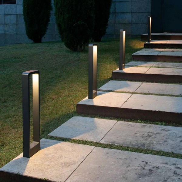 Borne LED ext&eacute;rieure design Faro Das en m&eacute;tal gris